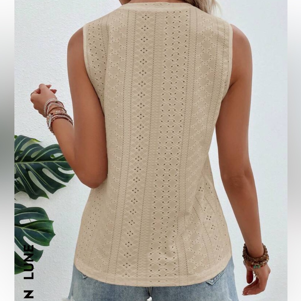 Eyelet Embroidery Tanktop - Picture 2 of 7